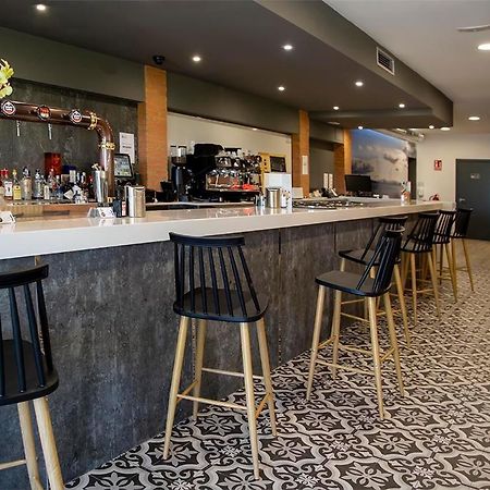 Hostal Restaurante Cuatro Caminos Cubillos del Sil Esterno foto