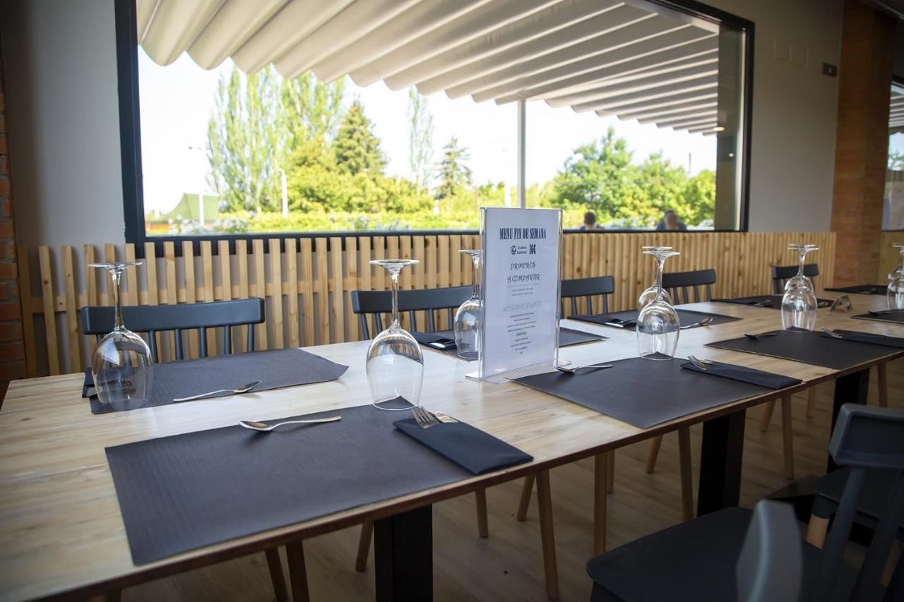 Hostal Restaurante Cuatro Caminos Cubillos del Sil Esterno foto