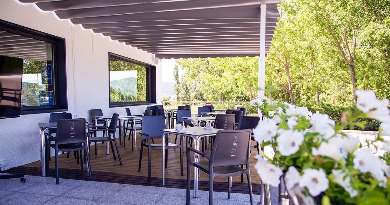 Hostal Restaurante Cuatro Caminos Cubillos del Sil Esterno foto