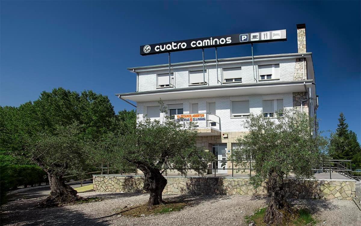 Hostal Restaurante Cuatro Caminos Cubillos del Sil Esterno foto